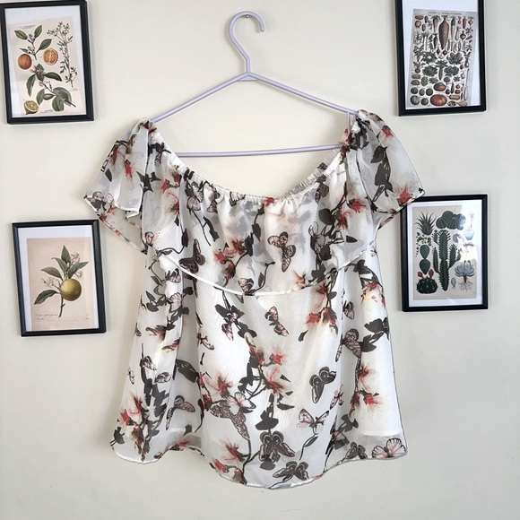 🧚‍♂️3/25🧚‍♂️ BUTTERFLY PRINT TOP - Picture 1 of 4